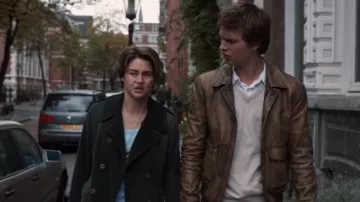 Trench coat black Hazel (Shailene Woodley) in Our stars contrary