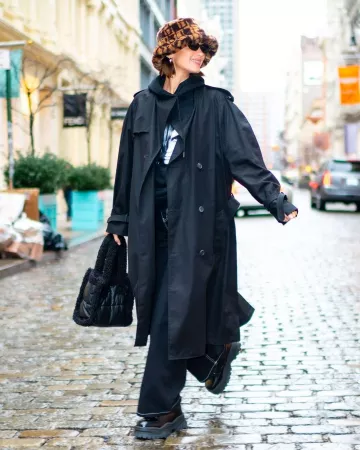 Asos Faux Fur Bucket Hat usado por Bella Hadid Soho 13 de febrero de 2020