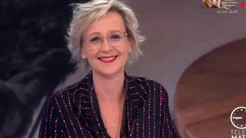 Blusa lavallière estampada de Sylvie Adigard en Télématin el 15.02.2020