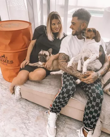 Los pantalones legging de Gucci que lleva Thibault García en la cuenta de Instagram de @jessicathivenin