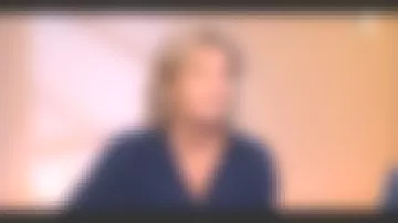 The pull col polo de Claire Chazal in Passage of the Arts