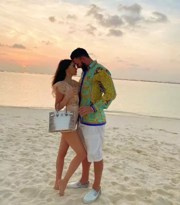 The shirt versace worn by Thomas Vergara on the account Instagram of @nabilla