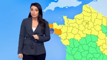 El traje de cuello de chaqueta con cinturón en lana mixta azul de Virginie Hilssone en Météo de France 2 el 15.02.2020