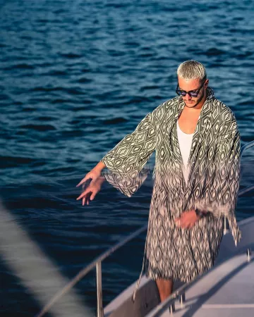 Sunglasses 1.1 MILLIONAIRES in scope by DJ Snake on the account Instagram of @djsnake