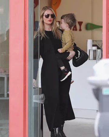 Los botines de cuero row usados por Rosie Huntington-Whiteley el 14 de febrero de 2020