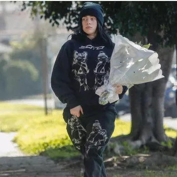 Soto Pantalones de chándal bordados negros de Billie Eilish en la cuenta de Instagram @billieeilish 16 de febrero de 2020