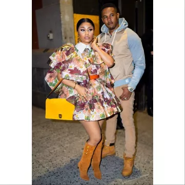 Marc jacobs Flo­ral Print Ruf­fle Dress of Nicki Minaj on the Instagram account @nickiminaj February 15, 2020