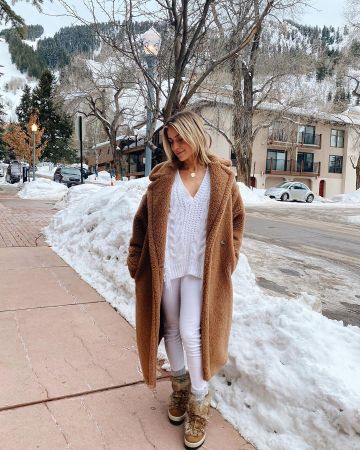 Iro Wynd Fringed Ca­ble Knit Cot­ton Blend Sweater worn by Kristin Cavallari Aspen February 16, 2020