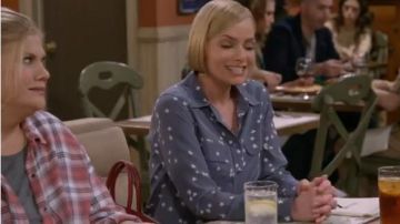 Star Print Blouse worn by Jill (Jaime Pressly) in Mom Season 7 Episode 15