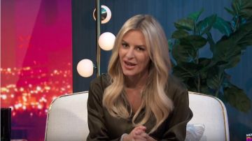 Givenchy Bouton de Chemisier porté par Morgan Stewart sur E! Actualités 14 Février 2020