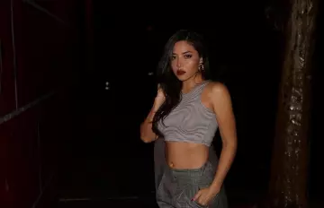 Le pantalon gris de Teresa Ruiz sur l'Instagram account @_teresaru