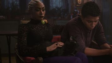 Dentelle noire à volants haut de la Prudence de la Nuit (Tati Gabrielle) en Paralysant les Aventures de Sabrina