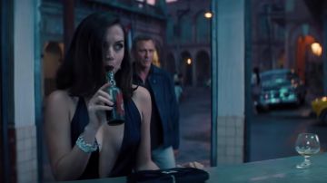 Chopard Green Carpet Collection bracelet with 82 carats of pear-shaped and round-brilliant diamonds worn by Paloma (Ana de Armas) as seen in No Time to Die