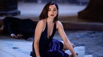 Chopard Green Carpet Collection necklace set with 43 carats of pear-shaped diamonds worn by Paloma (Ana de Armas) in No Time to Die