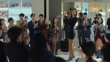 Vestido Blazer Negro usado por Yoon Se-Ri (Son Ye-jin) en Crash Landing on You Episodio 12