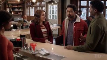 Bande Côtelée Chandail porté par Cara Bloom (Violet Beane) en Dieu demande d'ami Me Saison 2 Épisode 13