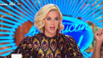 Area Puffed-ef­fect Hoop Ear­rings worn by Katy Perry on American Idol February, 2020