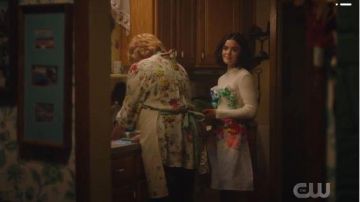 Blue Flo­ral Apron worn by Katy Keene (Lucy Hale) in Katy Keene Season 1 Episode 2