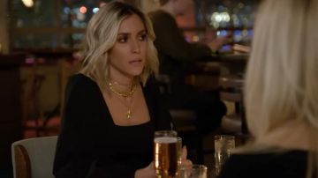 Crop Top de cuello cuadrado negro usado por Kristin Cavallari en Very Cavallari Temporada 3 Episodio 6