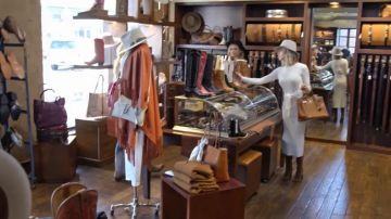 Vestido de Swaeter de cintura de corbata blanca usado por Kristin Cavallari en Very Cavallari Temporada 3 Episodio 6