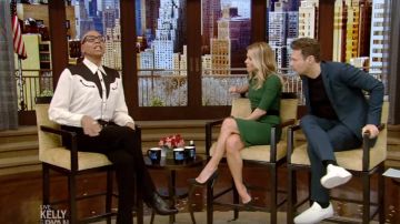 Dolce & gabbana Vestido ajustado con manga corta usado por Kelly Ripa en VIVO con Kelly y Ryan 17 de febrero de 2020
