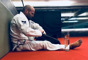 Jiu Jitsu Uniform worn by Jason Statham on the Instagram account @jasonstatham