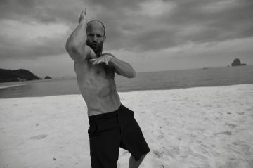 Black Cargo Shorts worn by Jason Statham on the Instagram account @jasonstatham