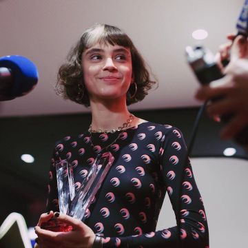 The top printed Apple on the account Instagram of @pommeofficial