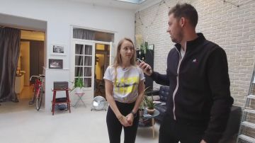 The jacket le coq sportif worn by Peter Croce in the video Live for a week on a scooter (or two)