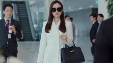 Blazer asimétrico usado por Yoon Se-Ri (Son Ye-jin) en Crash Landing on You Episodio 10