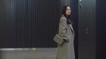 Gris Sac porté par Yoon Se-Ri (Son Ye-jin) dans Crash à l'Atterrissage sur Vous de l'Épisode 11