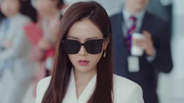 Sun­glass­es worn by Yoon Se-Ri (Son Ye-jin) in Crash Landing on You Episode 10