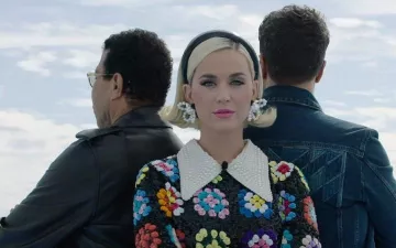 The earrings beads and form of flowers by Katy Perry in American Idol (February 2020)
