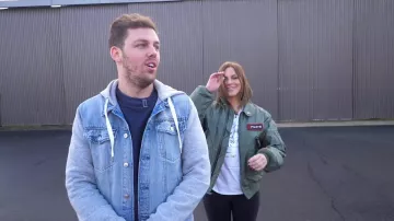 Jean jacket from Pierre Croce in the video You answer wrong, you lose knowledge