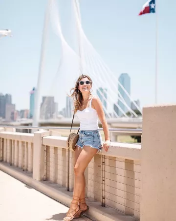Madewell lacets Sandale de Erica Aulds sur l'Instagram account @ericaaulds