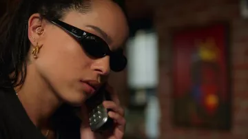 Ray-Ban black sunglasses worn by Robyn 'Rob' Brooks (Zoë Kravitz) as seen in High Fidelity (S01E05)