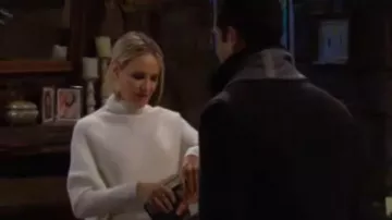 Suéter de cachemira Club Monaco usado por Sharon Collins (Sharon Case) como se ve en The Young and the Restless 18 de febrero de 2020