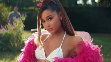 Le haut de maillot de bain blanc porté par Ariana Grande dans son clip thank u, next