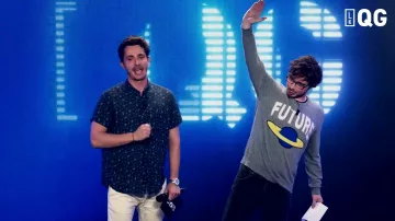 Le sweatshirt Future de Jimmy Labeeu dans la vidéo YouTube LE QG 17 - LABEEU & GUILLAUME PLEY avec BILAL HASSANI