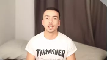 La camiseta de la revista Trasher usada por Johan Papz en el video ME UNO A MI MEJOR AMIGO AL OTRO LADO DEL MUNDO