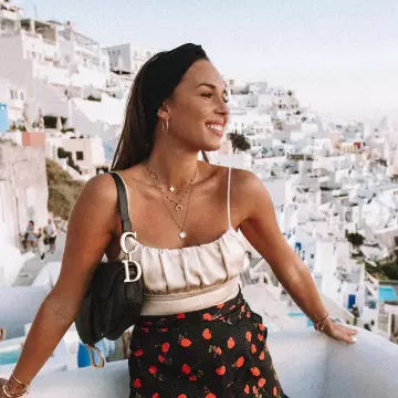The top satin worn by Stephanie Over on her account Instagram @stephaniedurant 