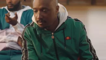 Le blouson vert Ellesse porté par Soprano dans son clip Le Coach feat. Vincenzo