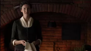 La veste de Claire Randall (Caitriona Balfe) dans Outlander (S05E01)