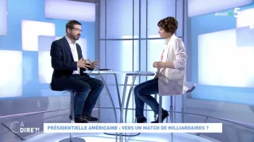 La chaqueta blanca de longitud media que lleva Mélanie Taravant en C à dire