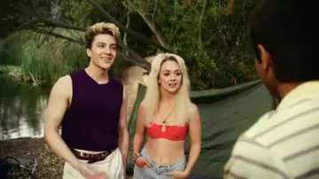 El brazalete de uñas usado por Winter Anderson (Billie Catherine Lourd) en American Horror Story (S09E06)