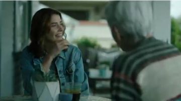 Blue Den­im Jack­et worn by Dex Parios (Cobie Smulders) in Stumptown Season 1 Episode 15