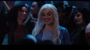 Veste portée par Addison (Meg Donnelly) dans Z-O-M-B-I-E-S 2