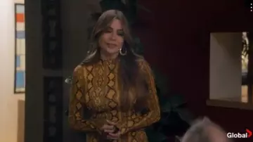 Yellow Snake Print Top worn by Gloria Delgado-Pritchett (Sofía Vergara) in Modern Family Season 11 Episode 14