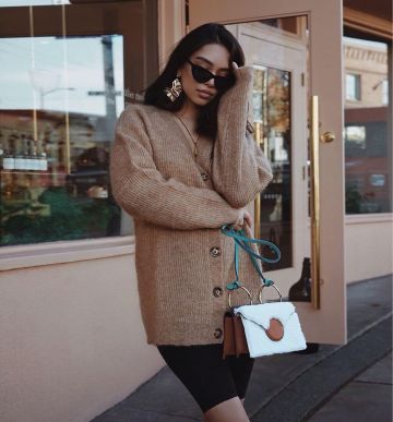 Cardi­gan of Janice Joostema on the Instagram account @janicejoostemaa