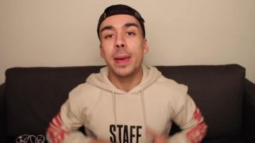 The sweat staff worn by Johan Papz in the video UNBEARABLE FOR HER RULES !!!